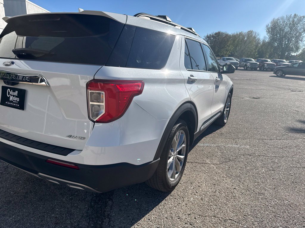 Certified 2023 Ford Explorer XLT w/ Equipment Group 202A AWD/4WD image 3