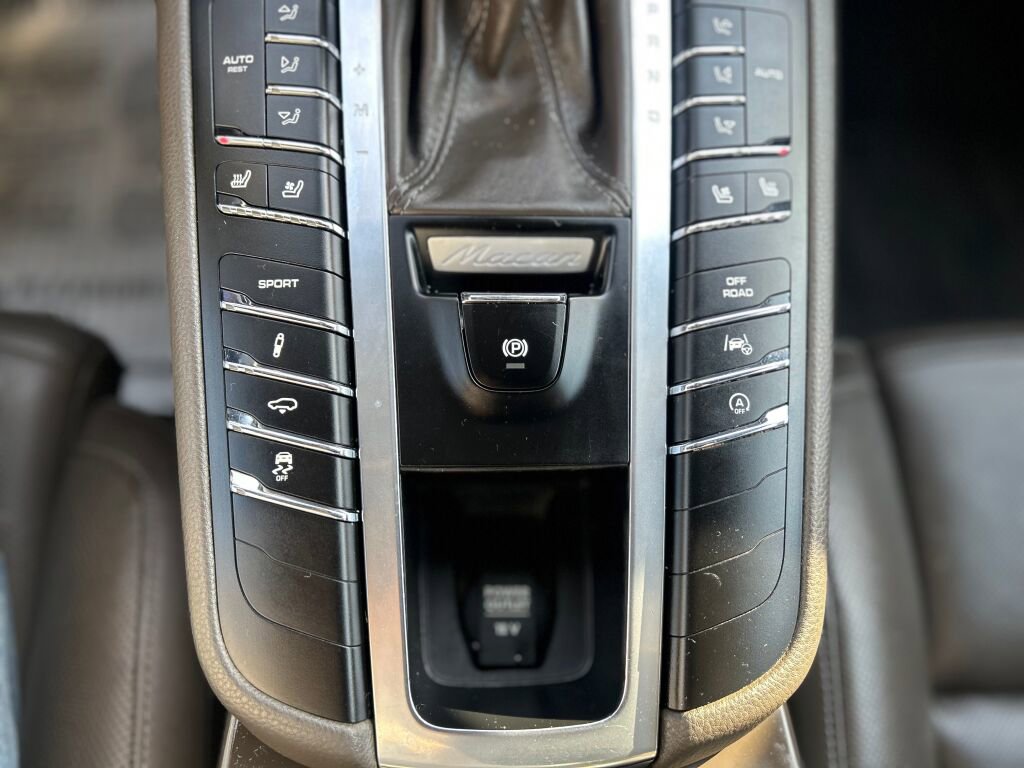 Used 2015 Porsche Macan Turbo image 21