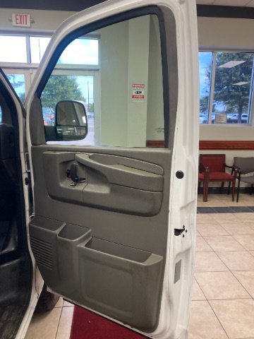 Used 2015 Chevrolet Express 3500 Extended image 19