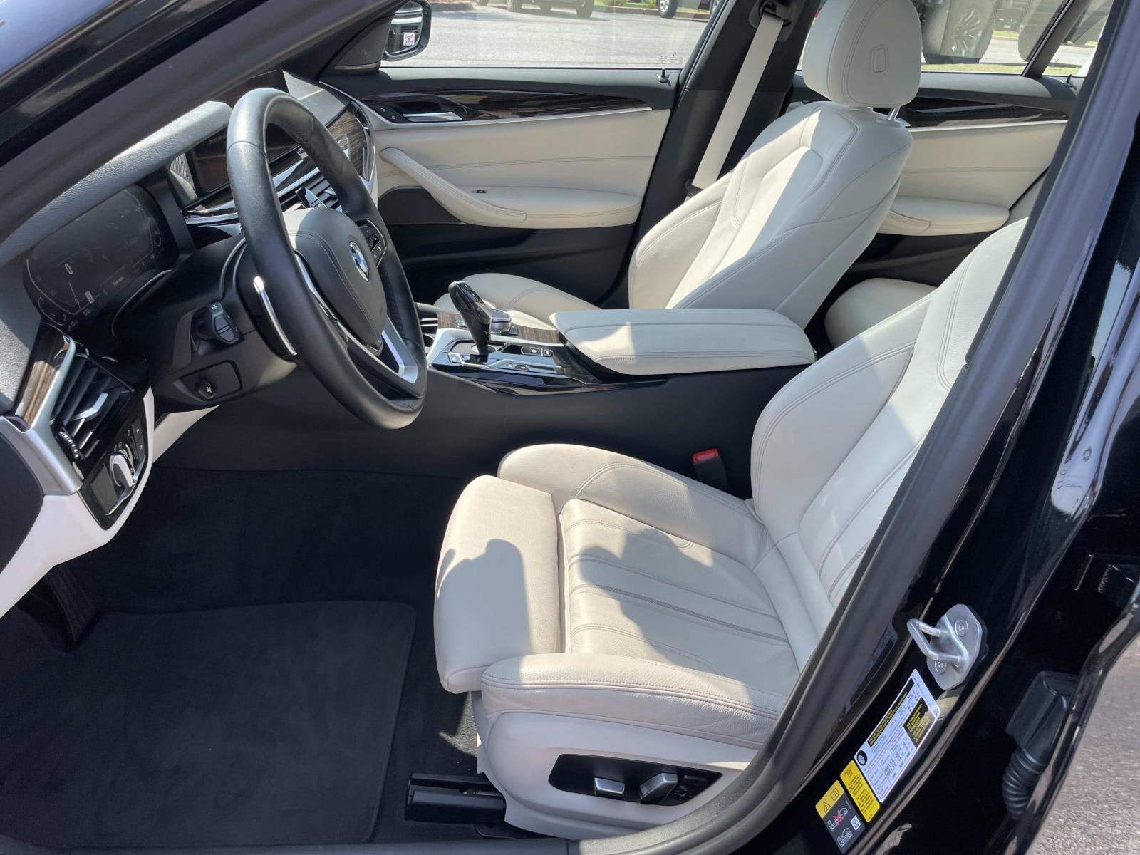 Used 2023 BMW 530e w/ Premium Package RWD image 15