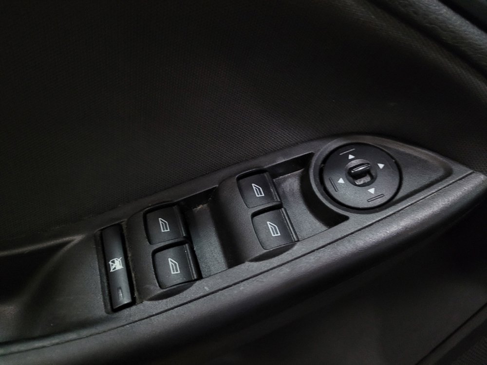 Used 2018 Ford Focus SE FWD image 27