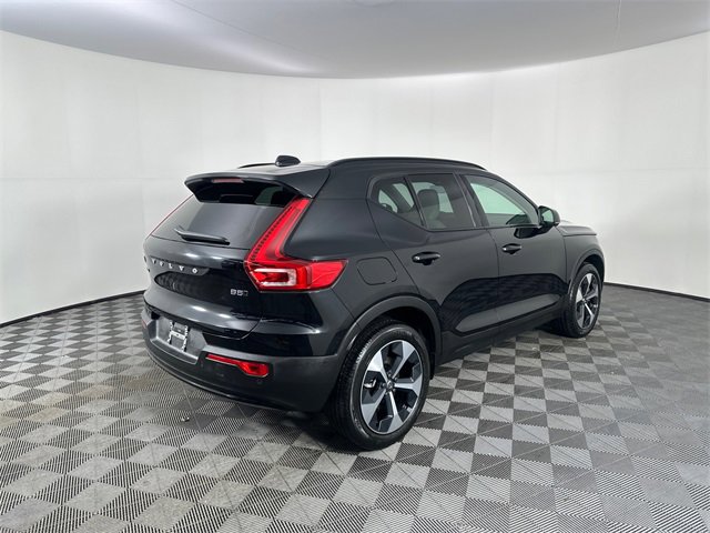 Used 2025 Volvo XC40 B5 Plus w/ Climate Package image 9