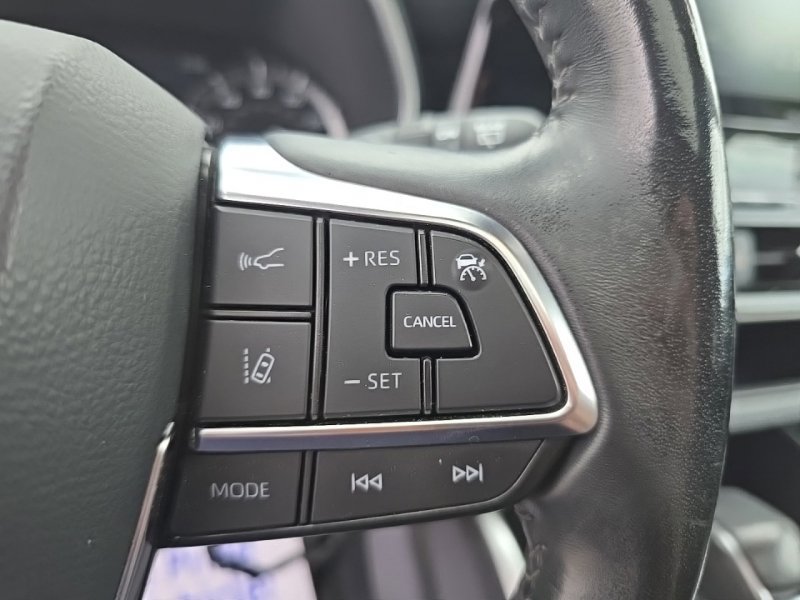 Used 2021 Toyota Highlander XLE AWD/4WD image 16