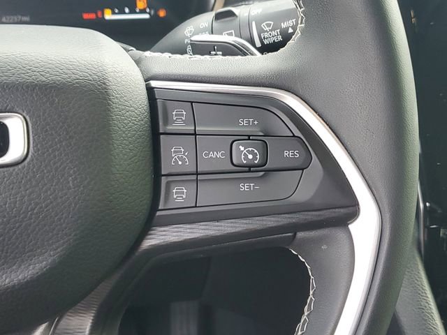 Used 2023 Jeep Grand Cherokee Laredo image 26