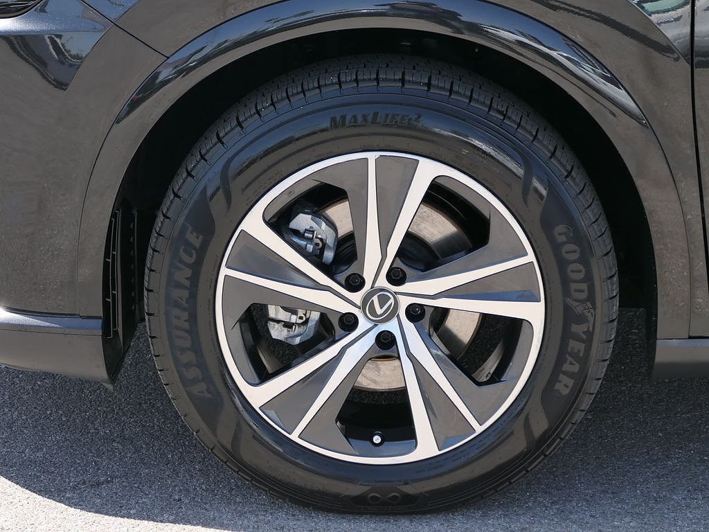 Used 2024 Lexus RX 350 Premium w/ Cold Area Package FWD image 8