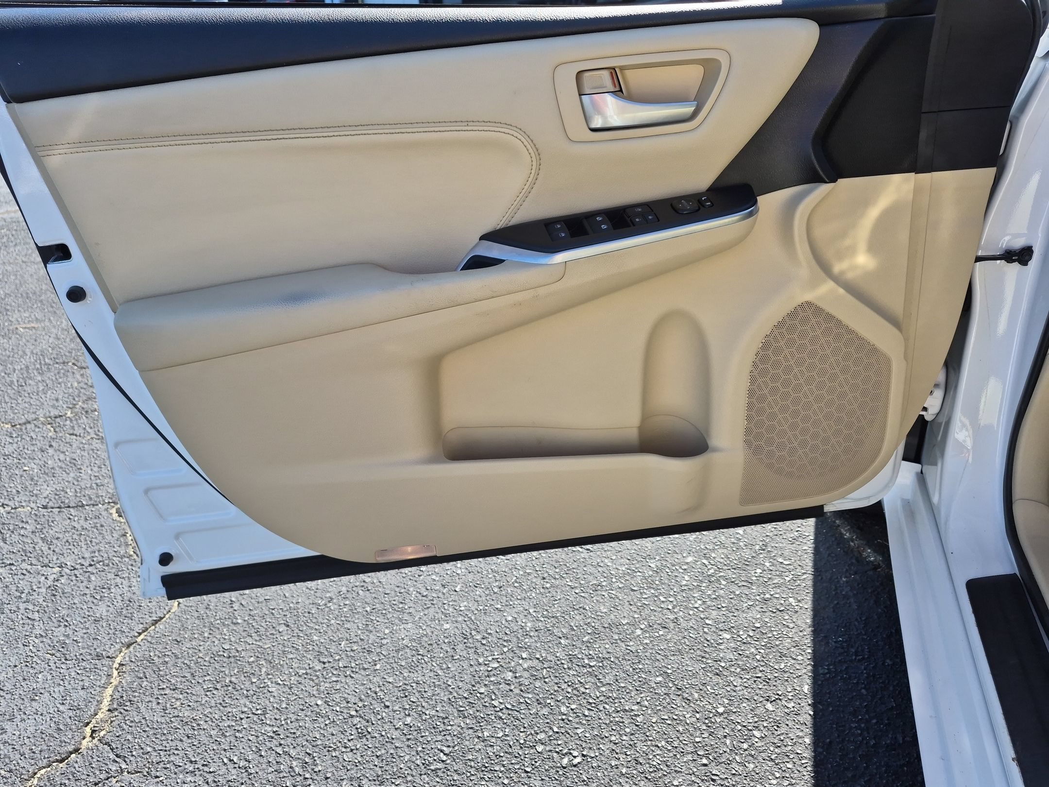 Used 2017 Toyota Camry XLE FWD image 12