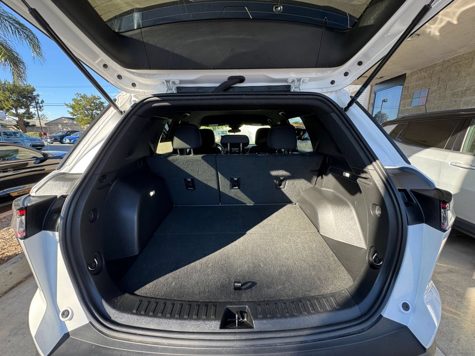Used 2025 Chevrolet Equinox LT AWD/4WD image 31