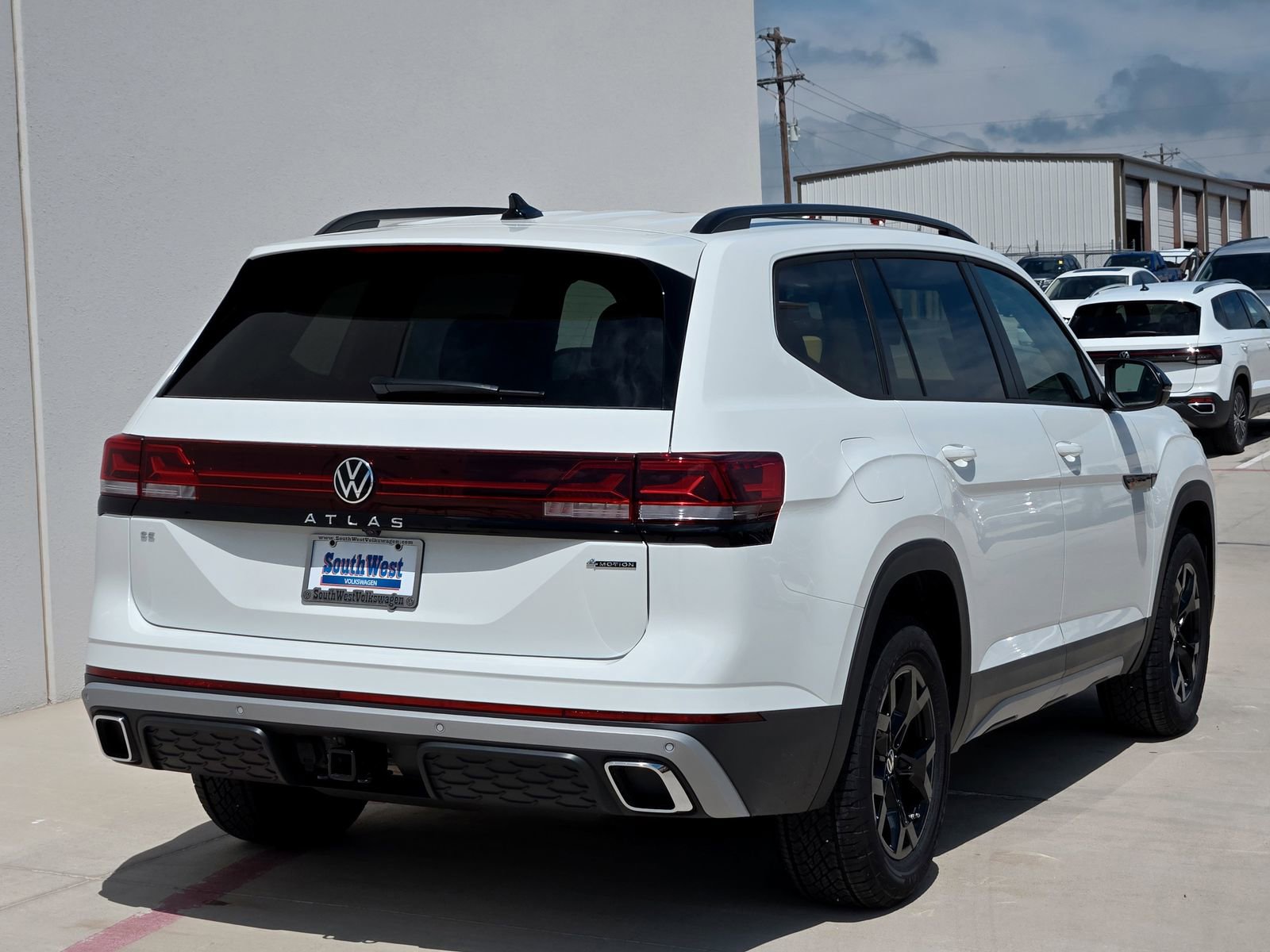 New 2025 Volkswagen Atlas Peak Edition SE image 4