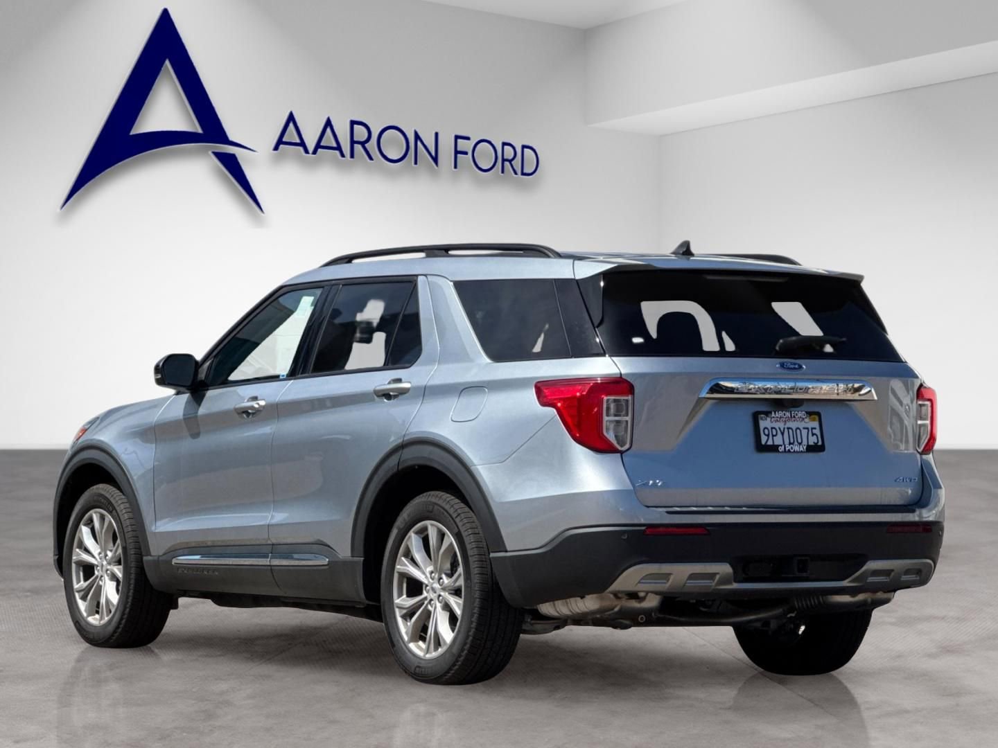 Used 2024 Ford Explorer XLT w/ Equipment Group 202A image 4