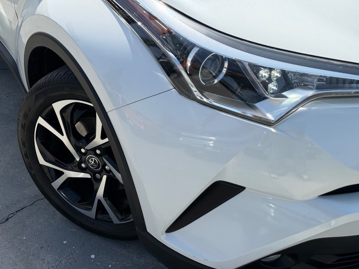 Used 2019 Toyota C-HR XLE FWD image 3