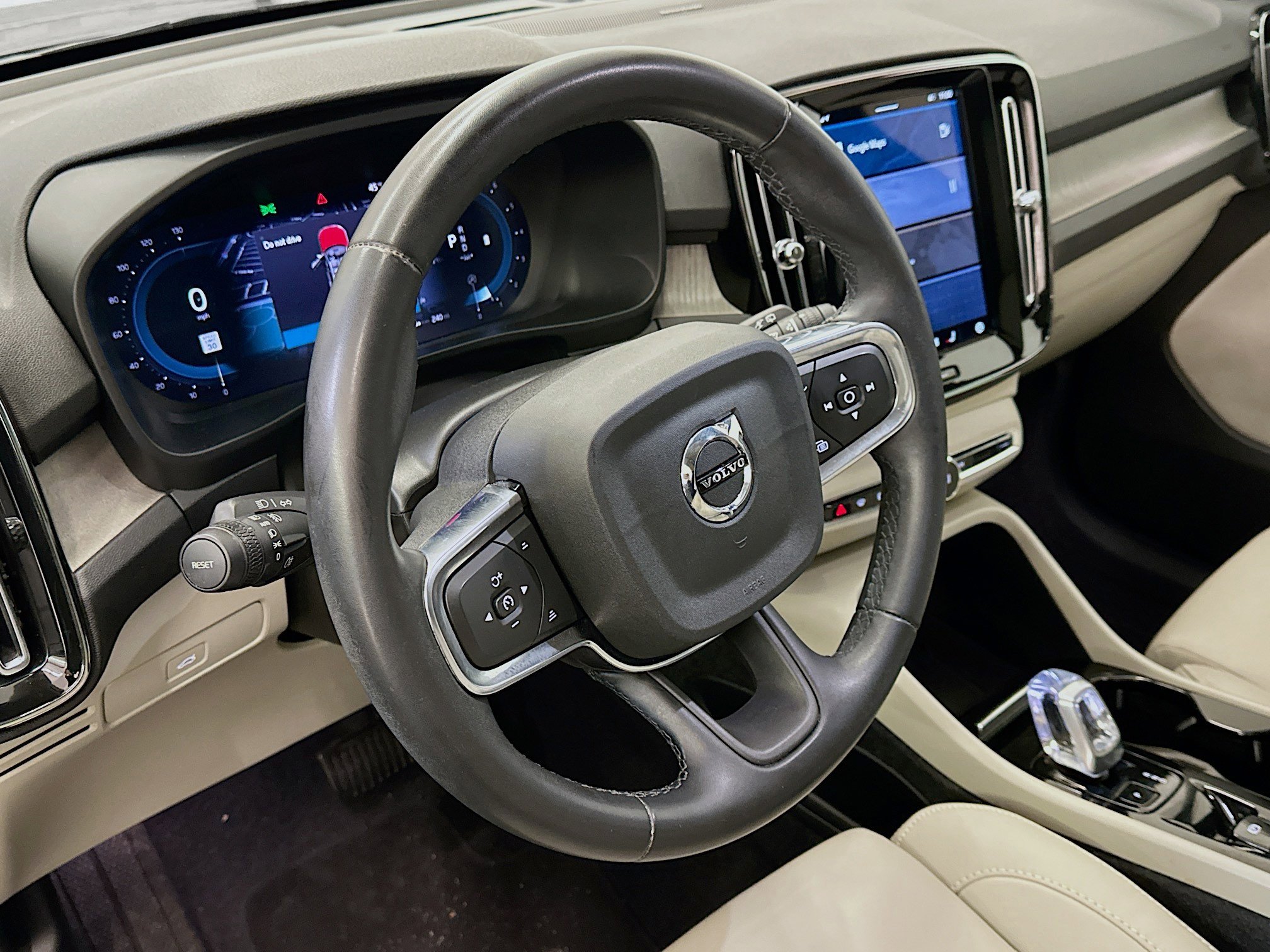 Used 2023 Volvo XC40 B5 Ultimate image 18