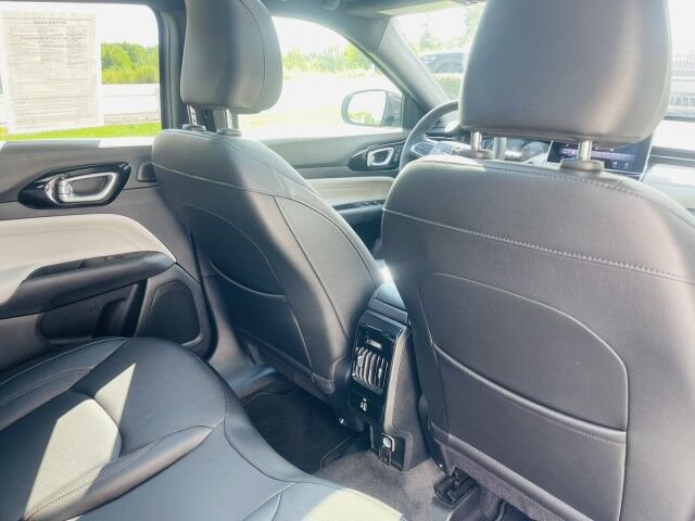Used 2023 Jeep Compass Limited w/ Elite Group AWD/4WD image 12