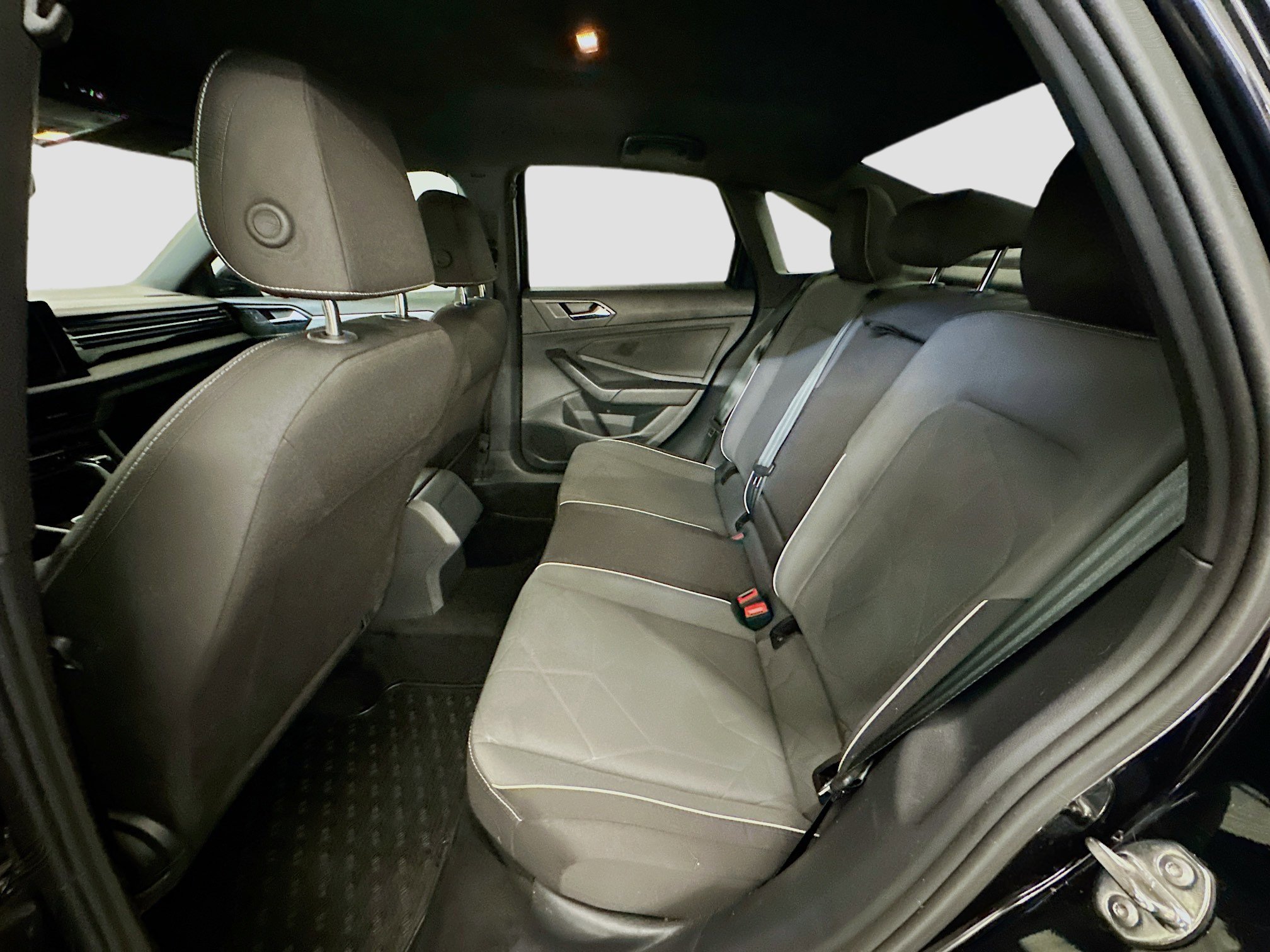 Used 2025 Volkswagen Jetta Sport image 28