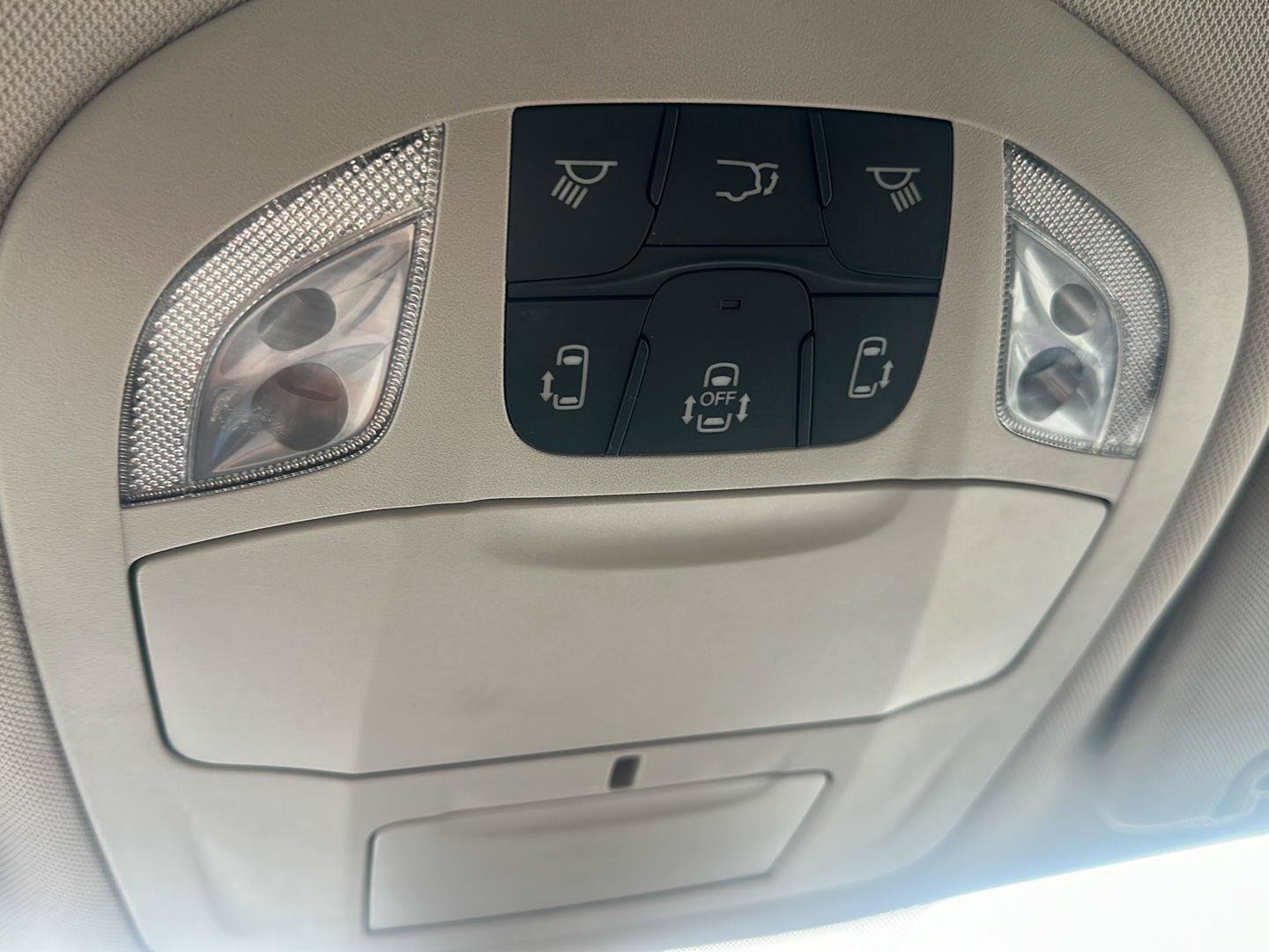 Used 2024 Chrysler Pacifica Touring-L FWD image 25
