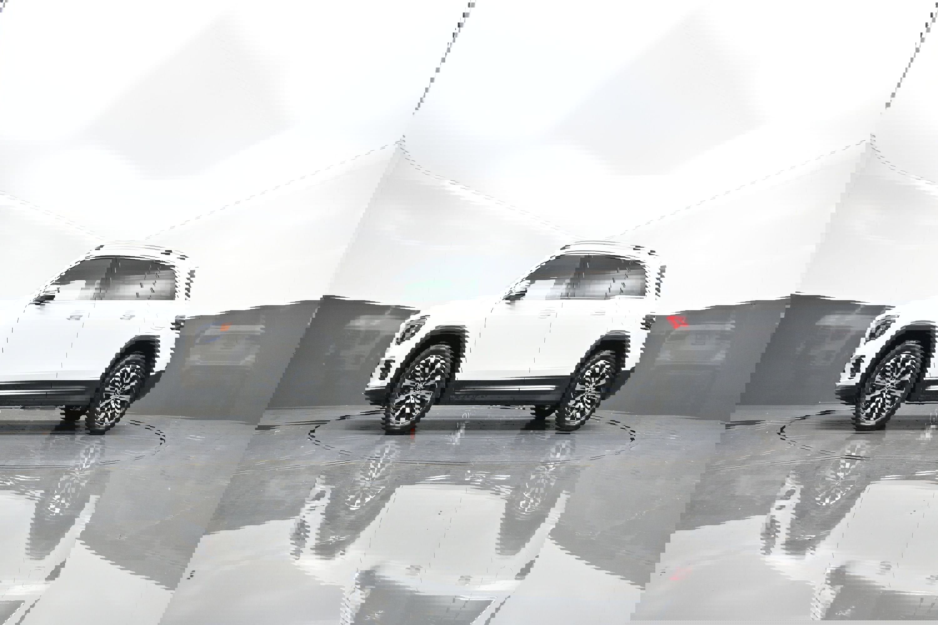 Used 2021 Mercedes-Benz GLB 250 4MATIC image 37