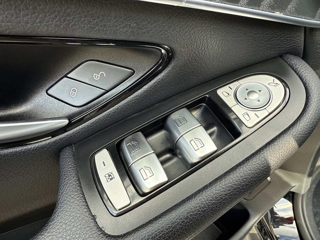 Used 2018 Mercedes-Benz GLC 300 image 22