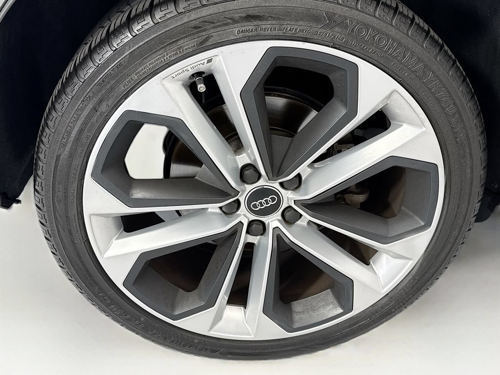 Used 2020 Audi Q3 2.0T Premium Plus AWD/4WD image 32