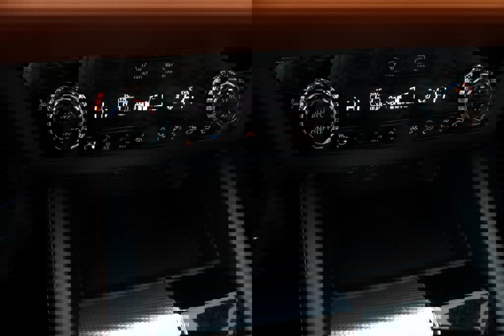 Used 2025 Mitsubishi Outlander SEL image 19