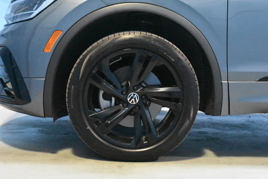 Used 2024 Volkswagen Tiguan SE R-Line AWD/4WD image 25