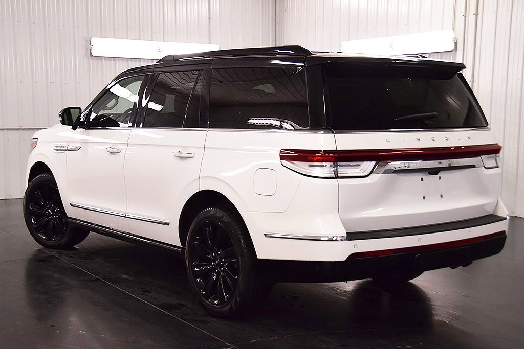 Used 2022 Lincoln Navigator Reserve image 5