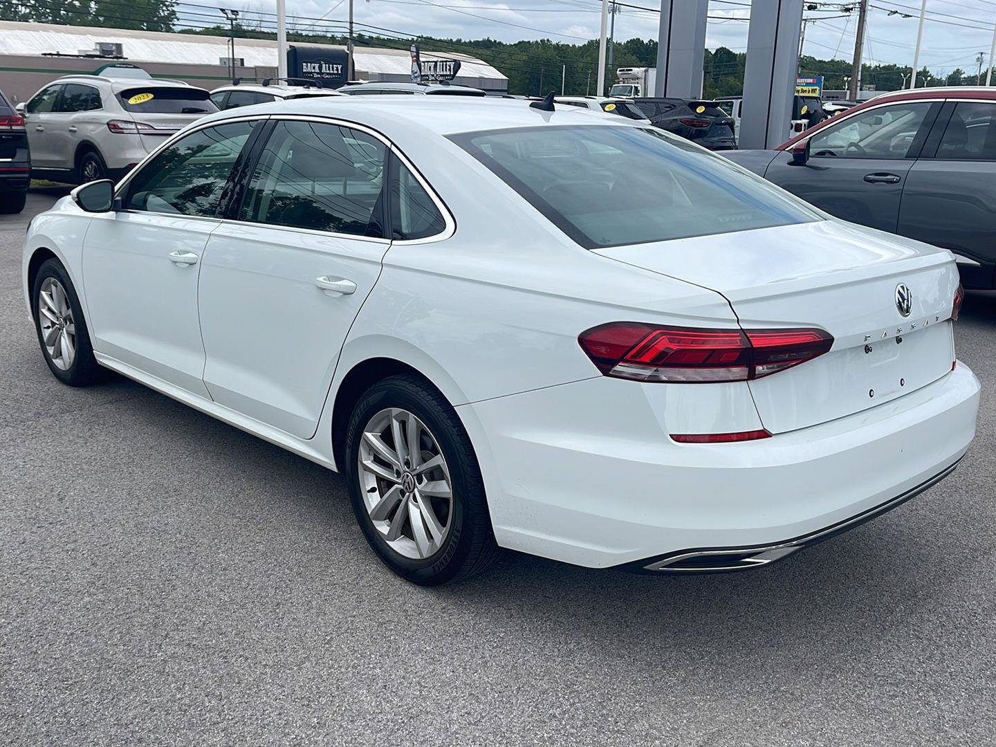 Used 2020 Volkswagen Passat 2.0T SE w/ Sunroof Package FWD image 6