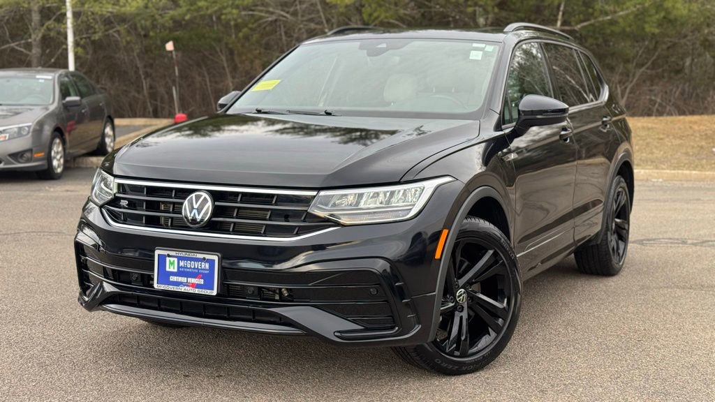 Used 2023 Volkswagen Tiguan SE R-Line image 1
