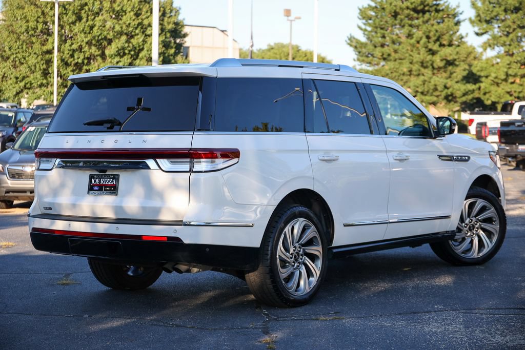 Used 2022 Lincoln Navigator Reserve AWD/4WD image 3