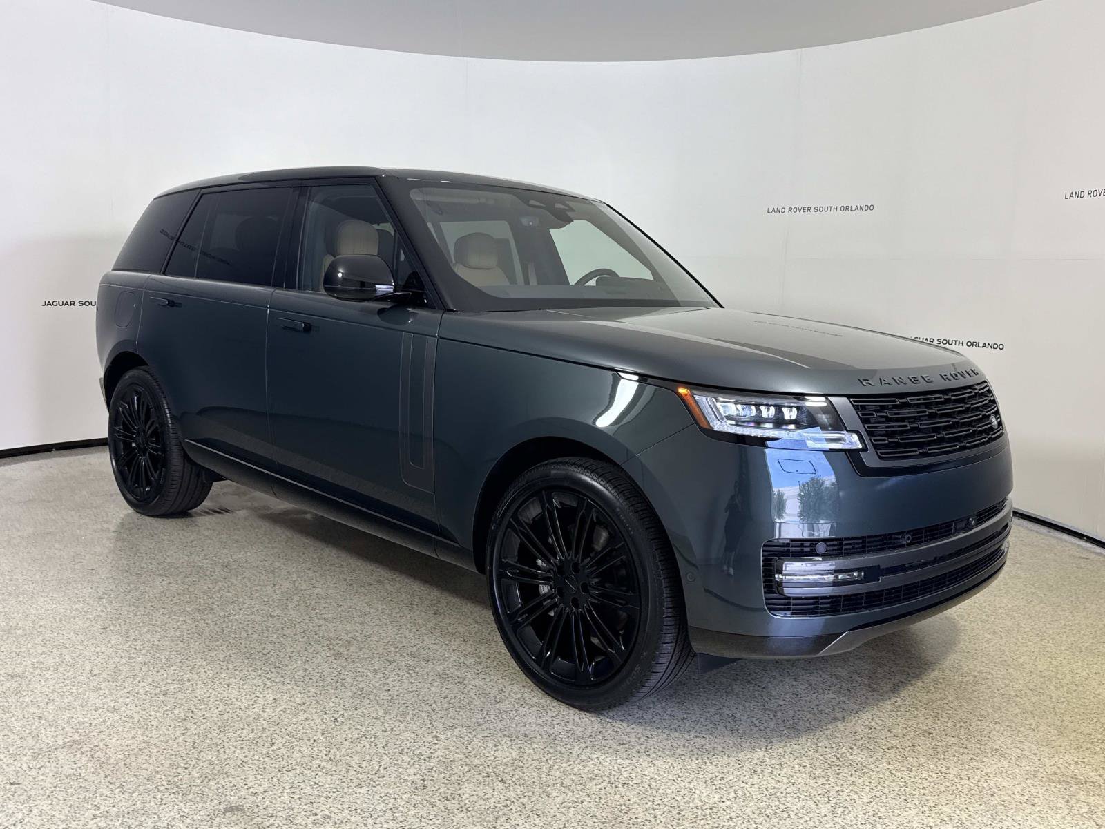 New 2026 Land Rover Range Rover Long Wheelbase SE AWD/4WD image 7