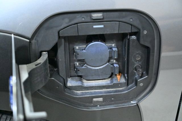 Used 2023 Subaru Solterra Limited image 18