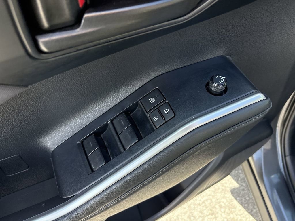 Used 2023 Toyota Highlander LE image 25