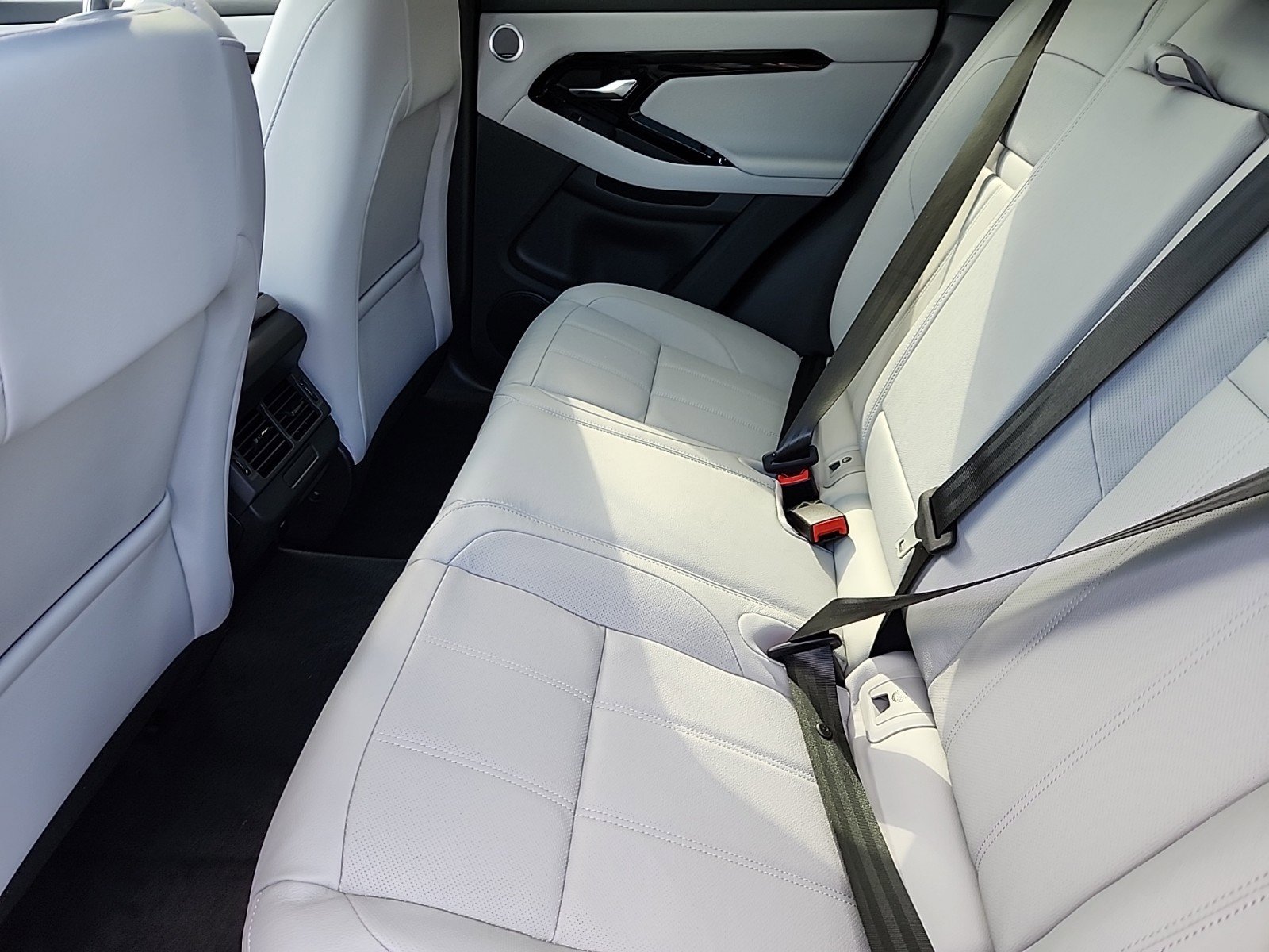 Certified 2026 Land Rover Range Rover Evoque S image 5