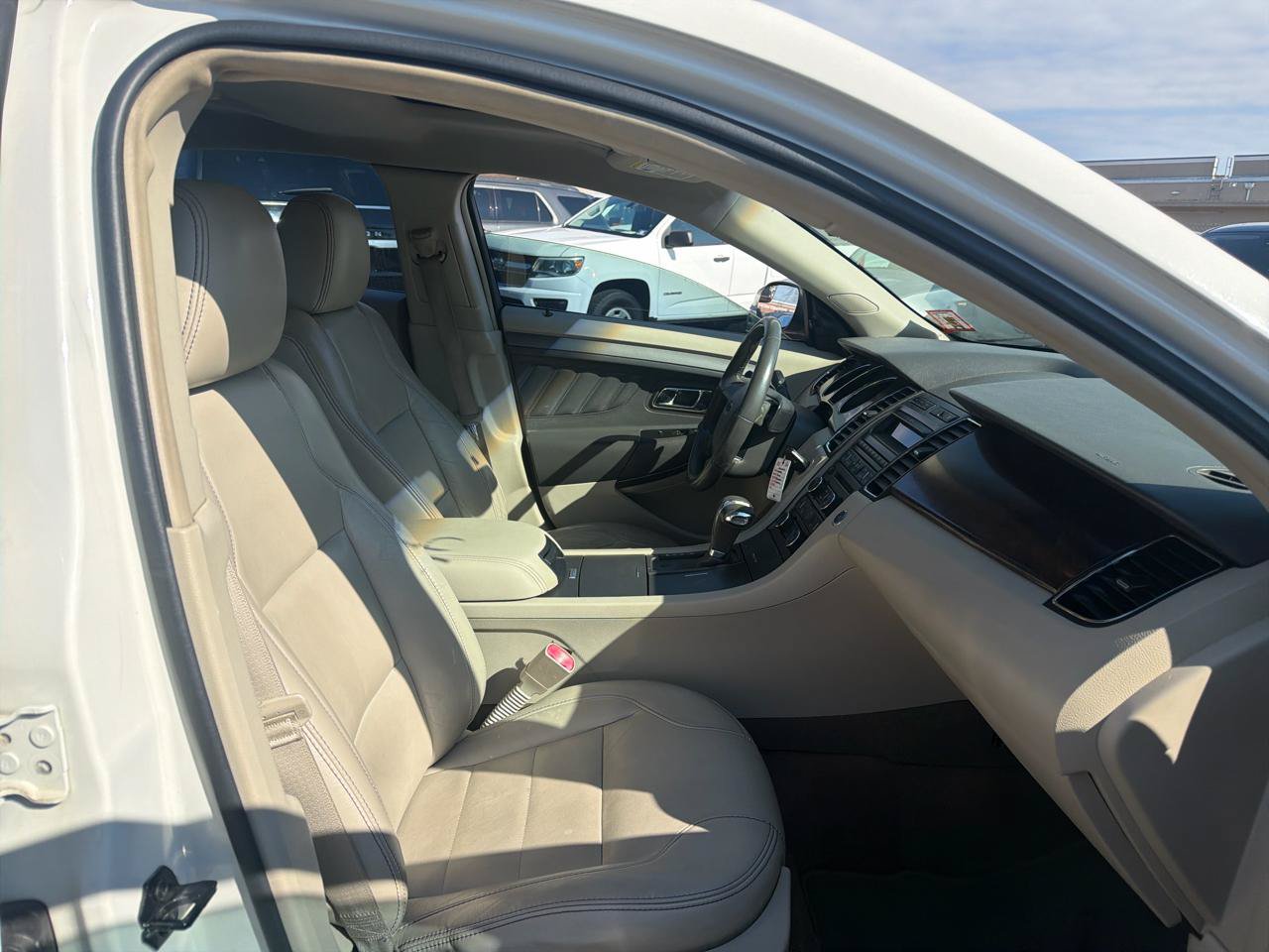 Used 2012 Ford Taurus SEL FWD image 16