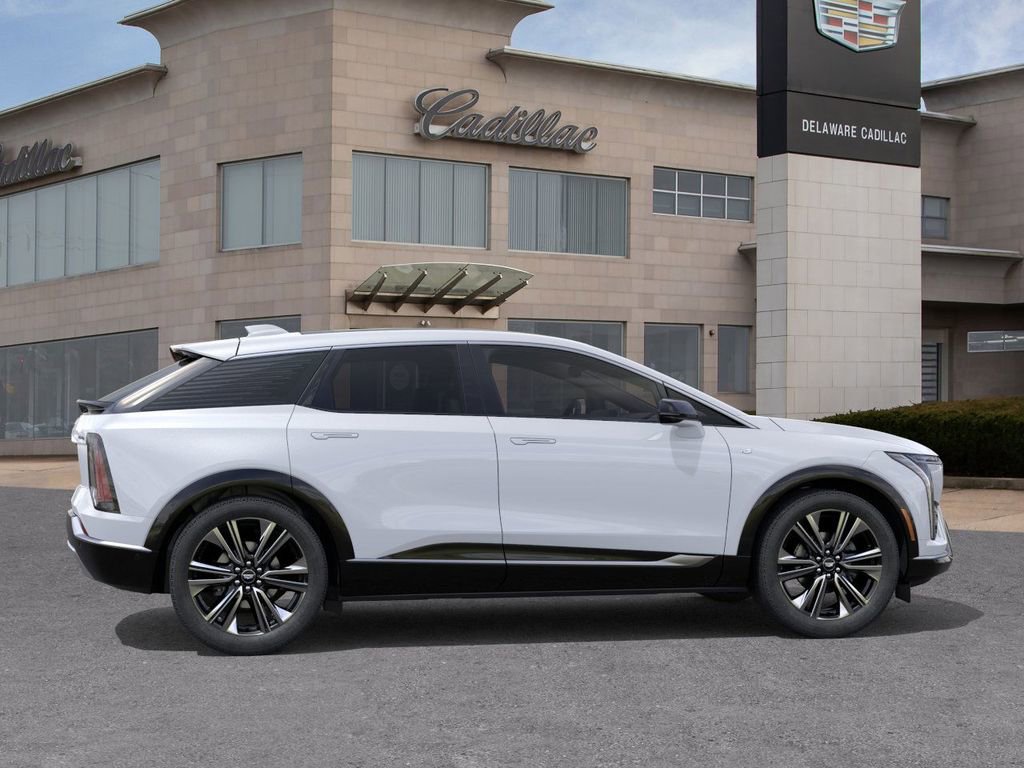 New 2026 Cadillac Optiq Luxury 2 image 5