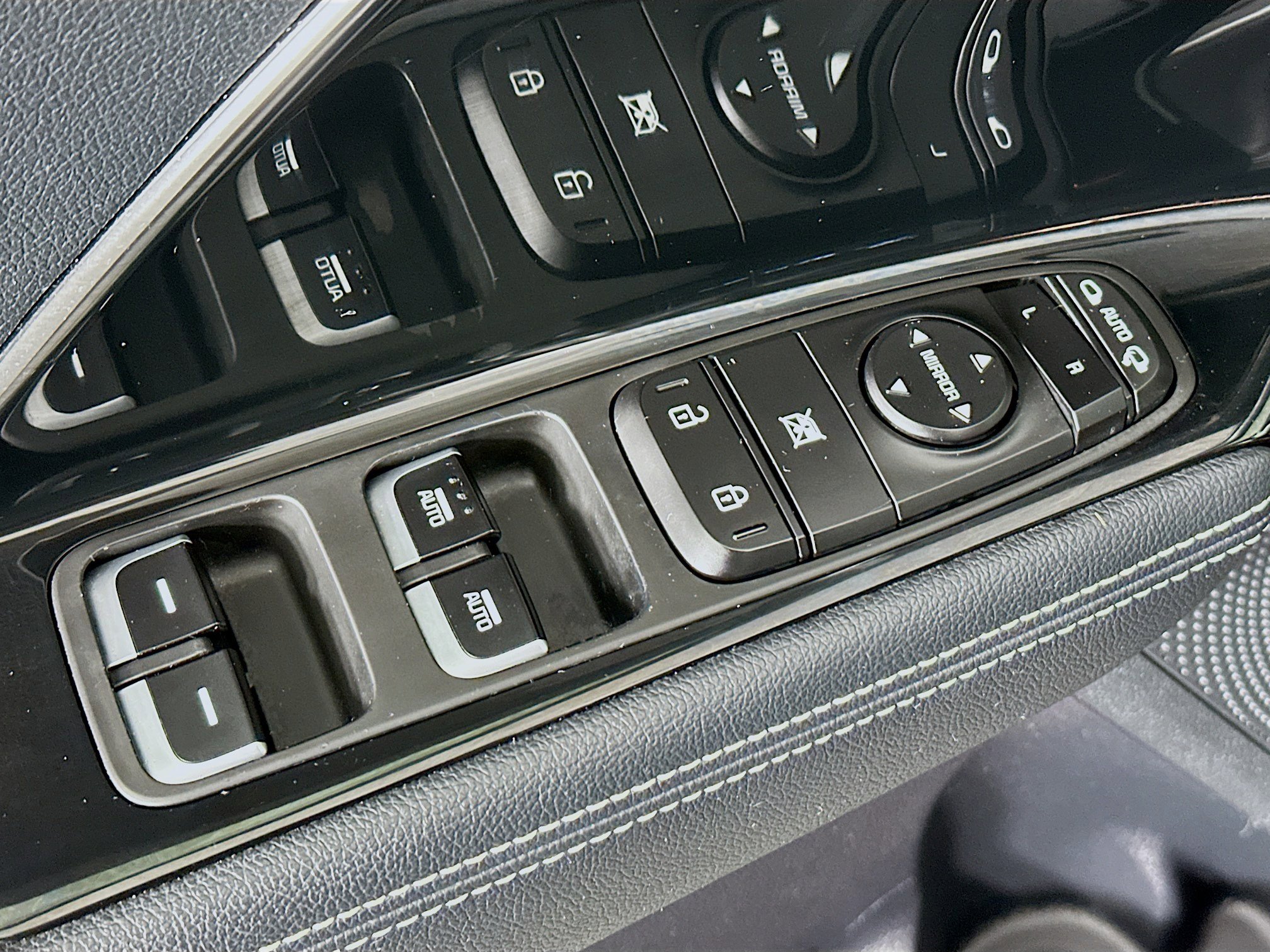 Used 2022 Kia Niro EX image 15