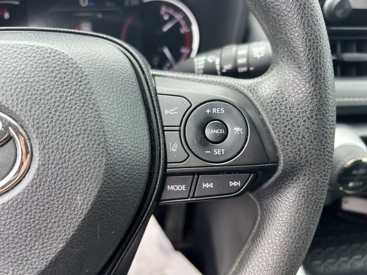 Used 2025 Toyota RAV4 XLE AWD/4WD image 20