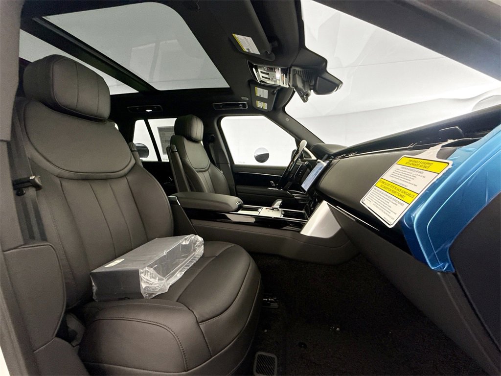 New 2026 Land Rover Range Rover SE image 28
