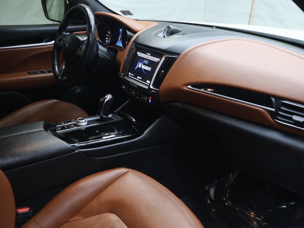 Used 2018 Maserati Levante AWD/4WD image 10