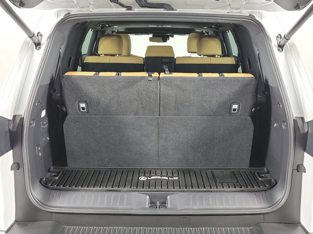 Used 2025 Lexus LX 600 4WD w/ Accessory Package (Z1) image 5