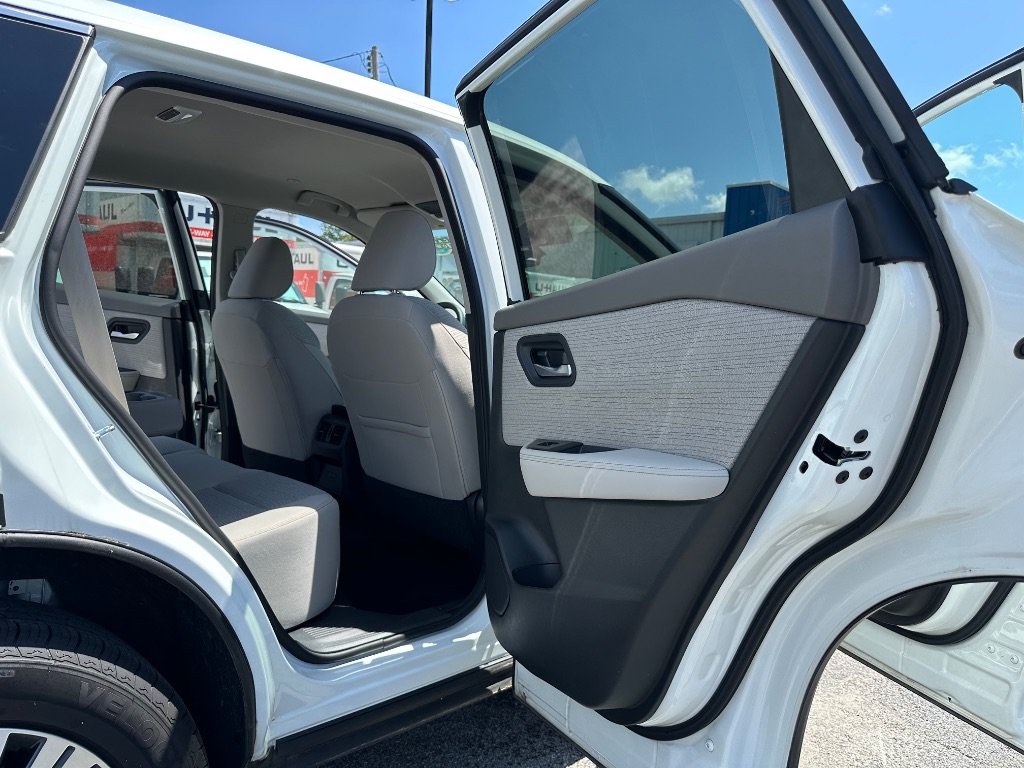 Used 2023 Nissan Rogue SV AWD/4WD image 12