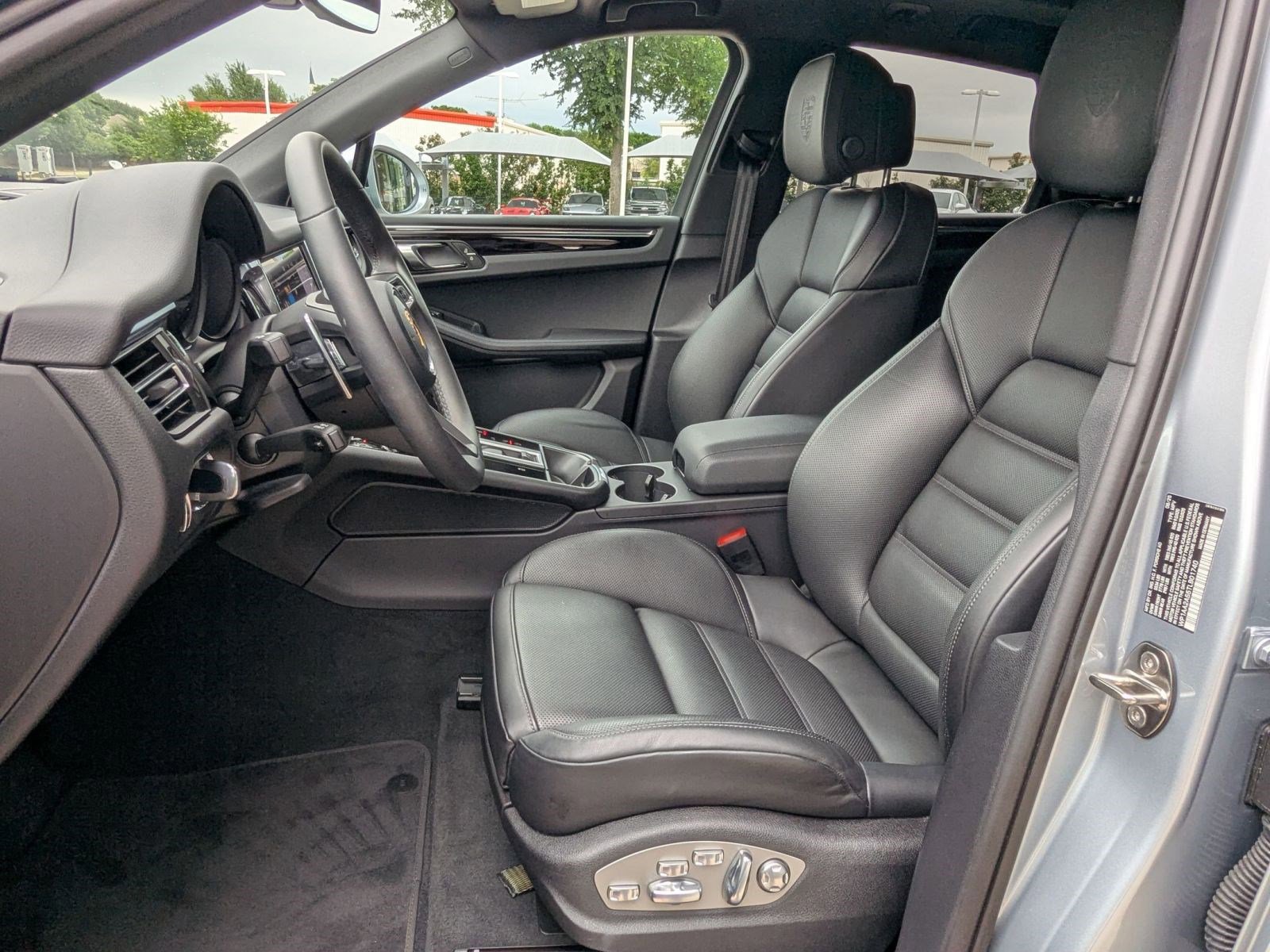 Certified 2026 Porsche Macan AWD/4WD image 5