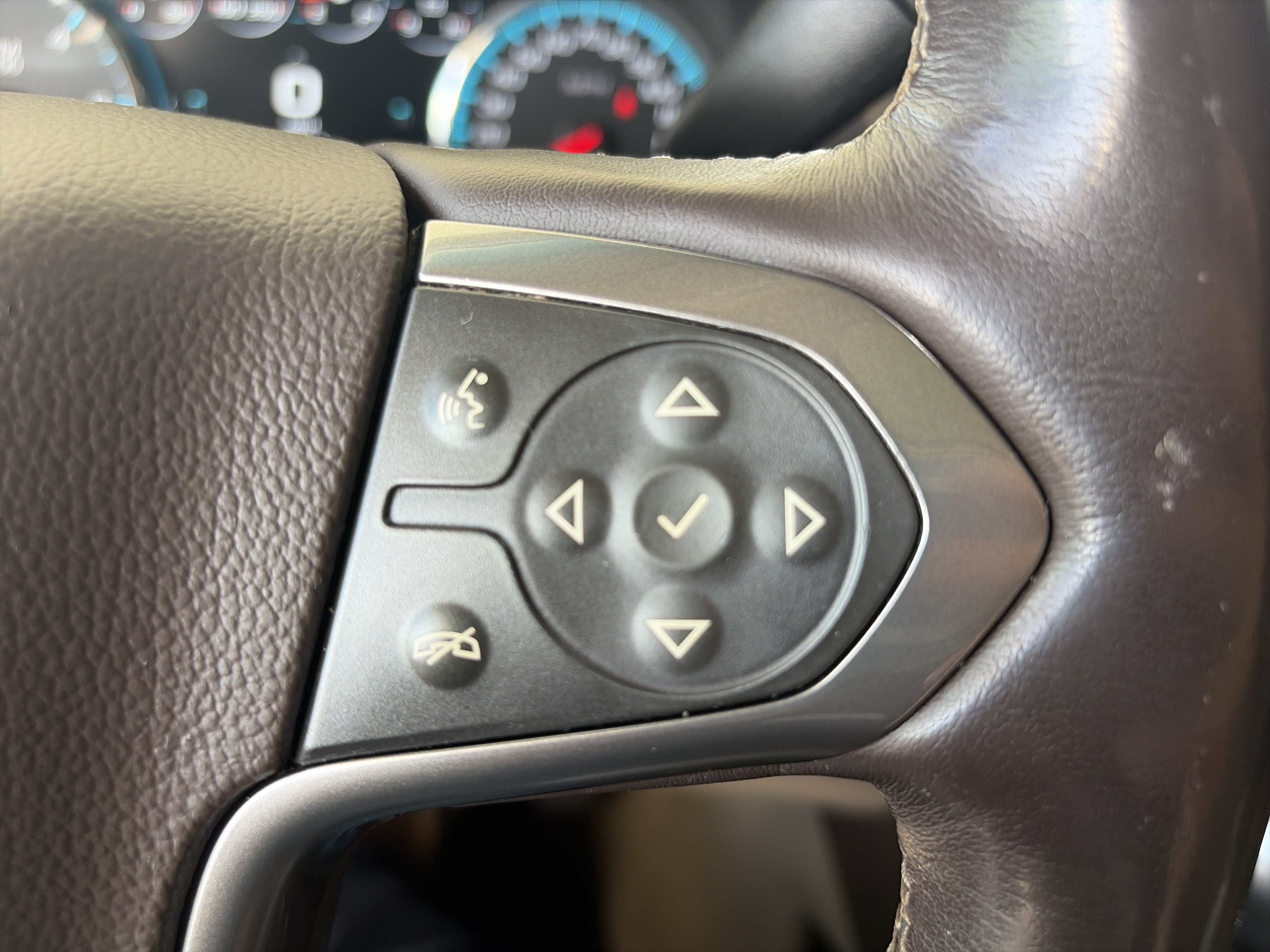Used 2019 Chevrolet Suburban Premier AWD/4WD image 35