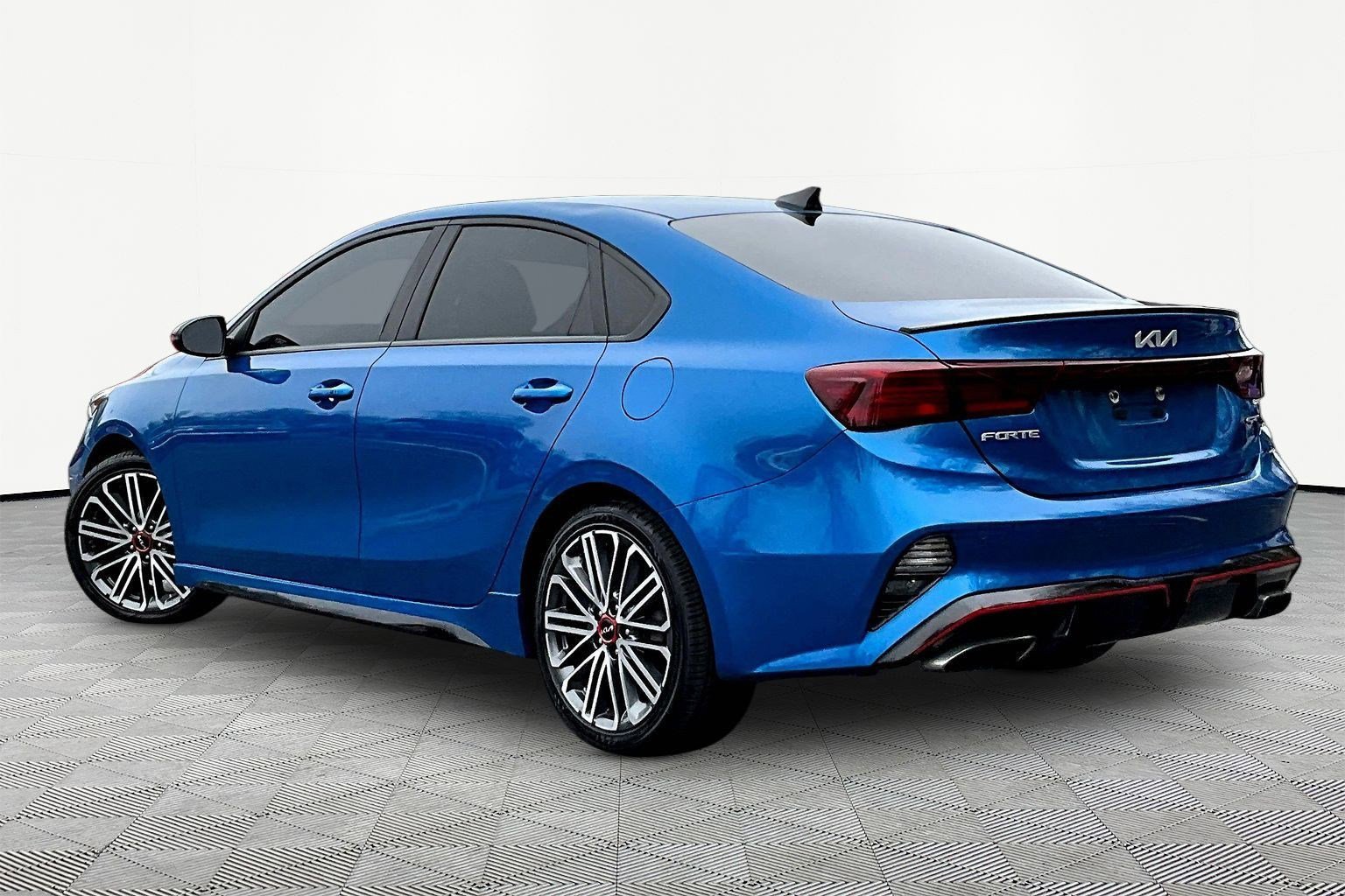 Used 2022 Kia Forte GT image 4