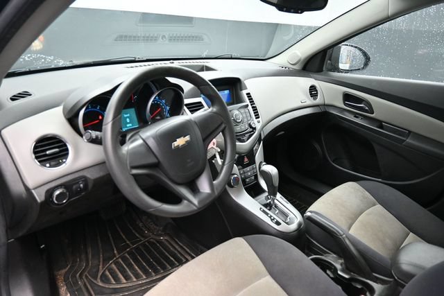 Used 2012 Chevrolet Cruze LS FWD image 12