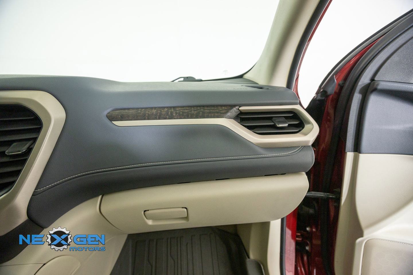 Used 2020 GMC Acadia Denali w/ Trailering Package AWD/4WD image 45
