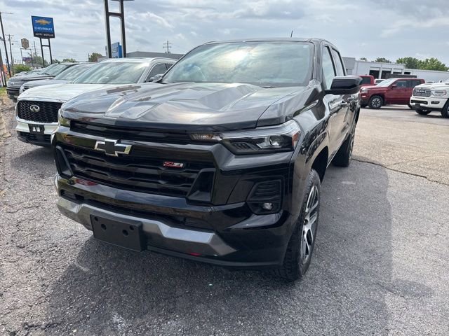 Used 2023 Chevrolet Colorado Z71 w/ Z71 Convenience Package 2 AWD/4WD image 3