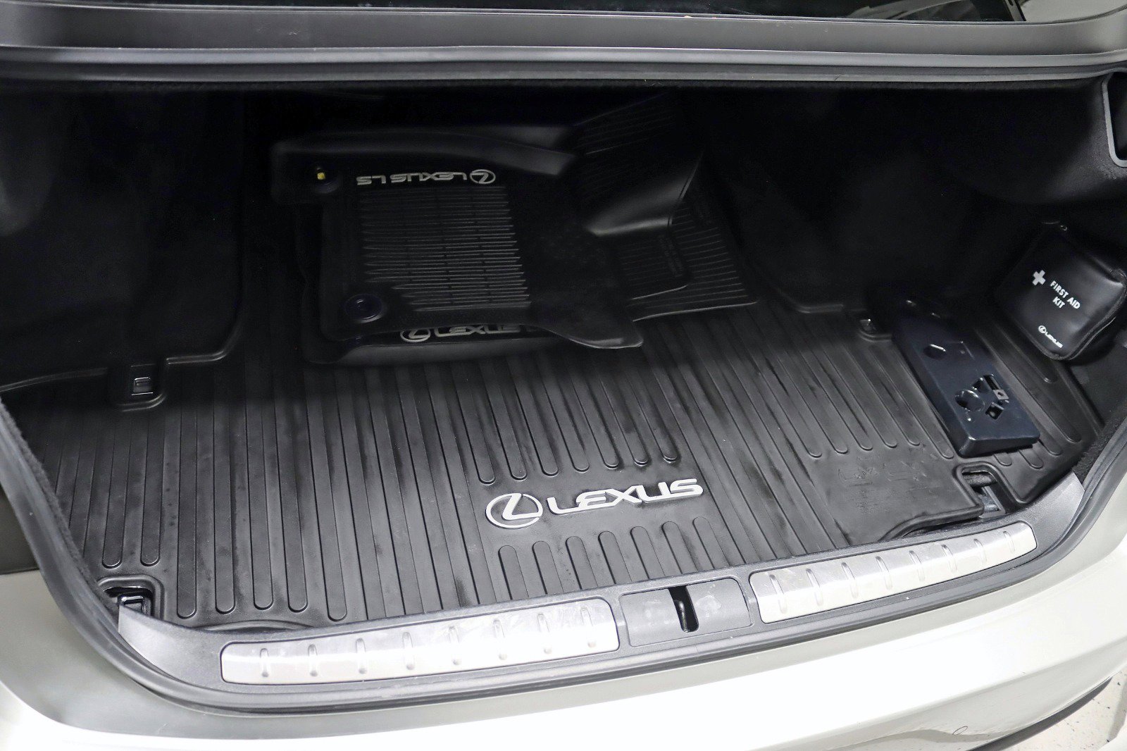 Used 2021 Lexus LS 500 AWD w/ Luxury Package image 39