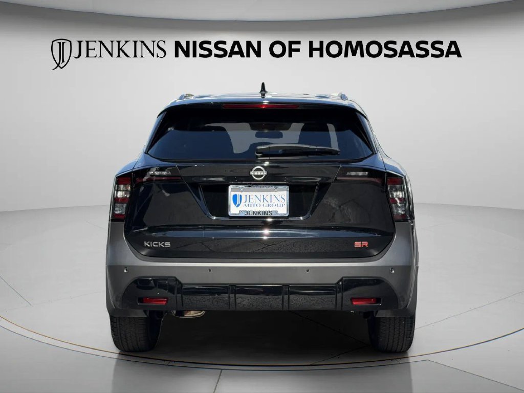 Used 2025 Nissan Kicks SR w/ SR Premium Package FWD image 5