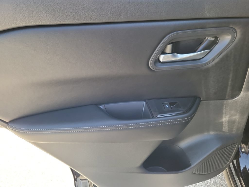 Used 2026 Nissan Rogue SV FWD image 11