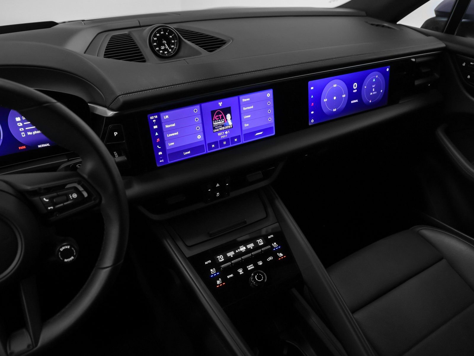 Certified 2025 Porsche Macan 4 Electric image 38