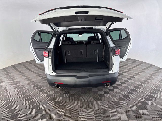 Used 2023 Chevrolet Traverse LT AWD/4WD image 17